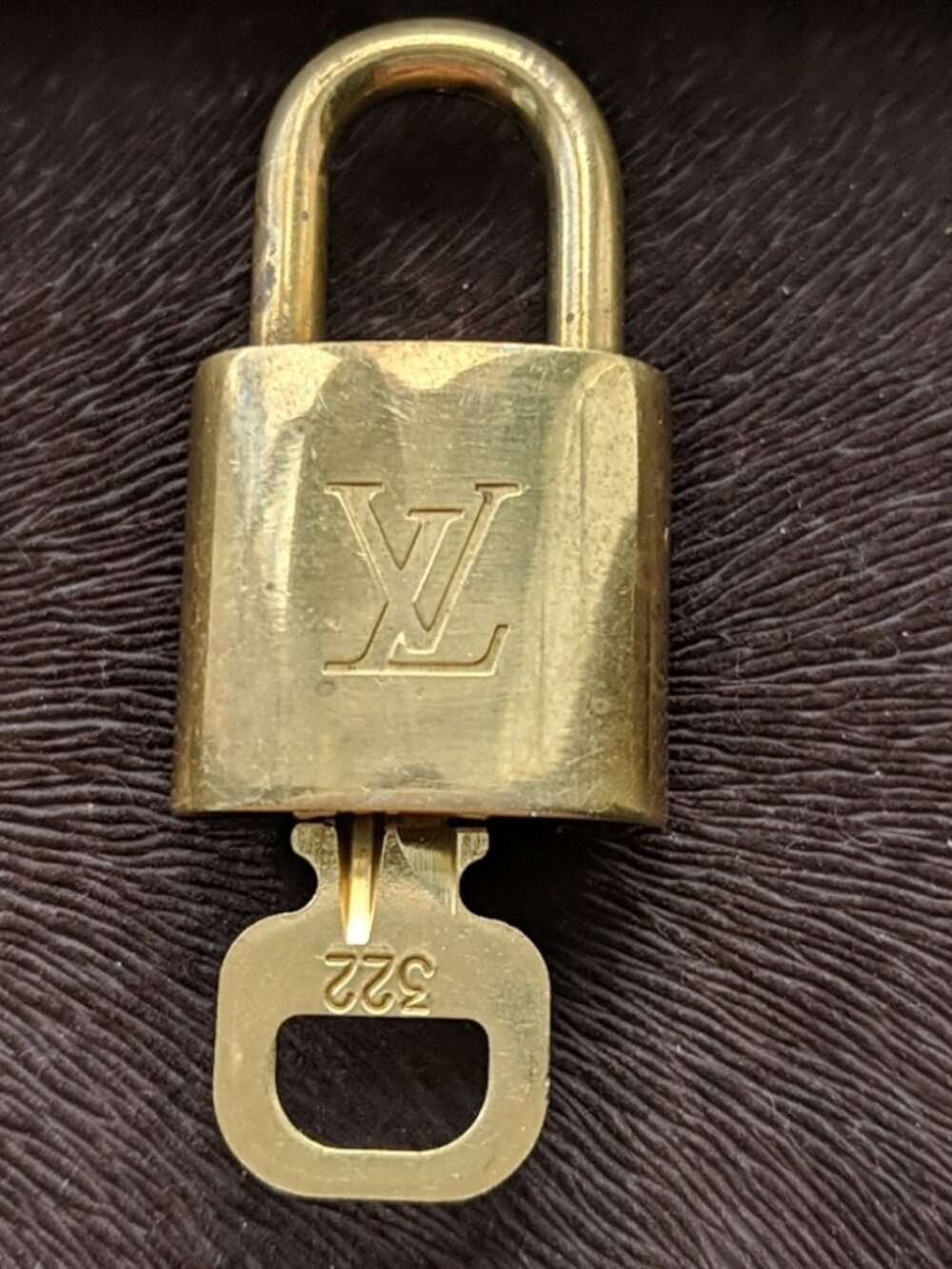 AUTHENTIC Louis Vuitton padlock and key vintage #322